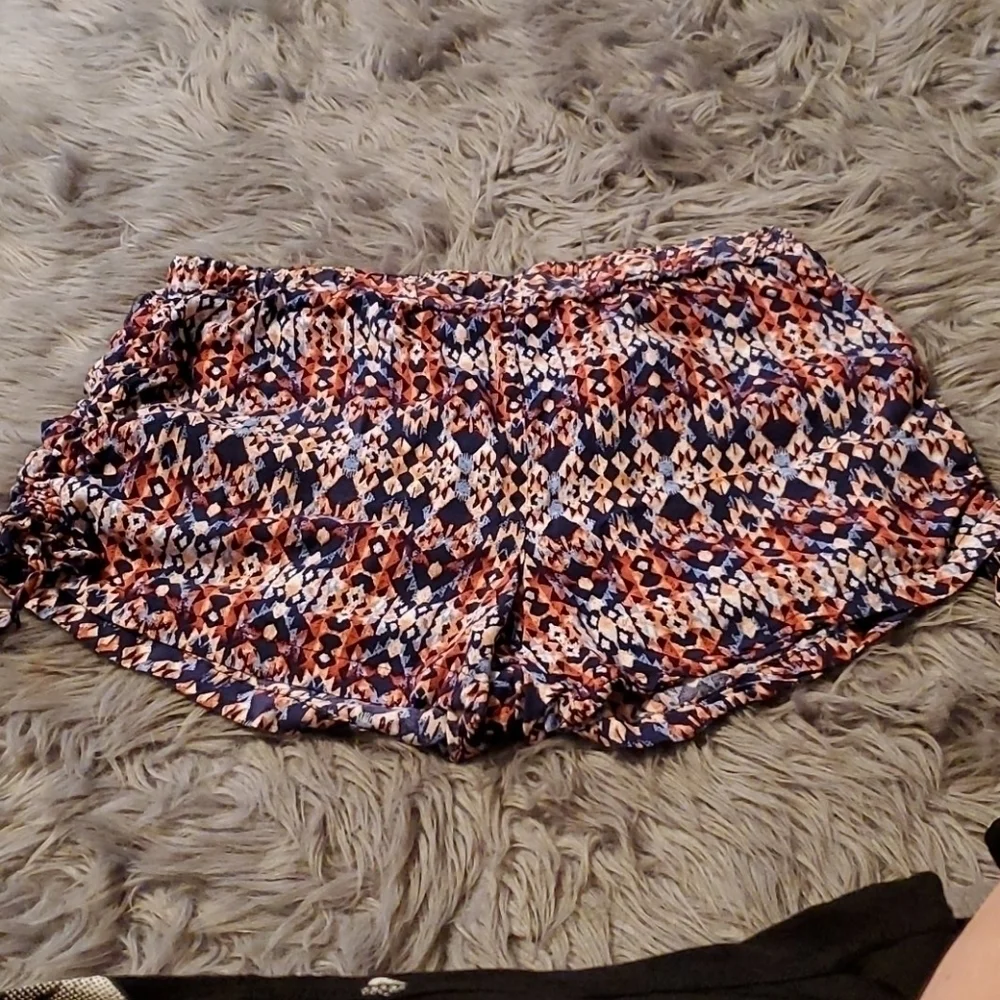 New Look TribL print size 1X shorts